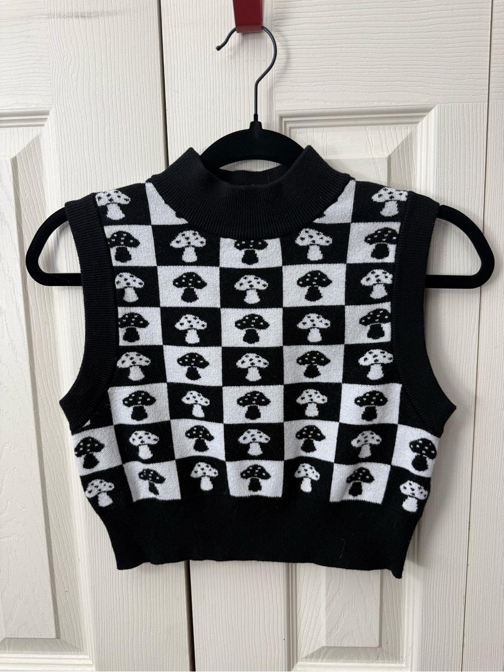 Forever 21 Mushroom Checkered Mock Neck Cropped Sweater Vest Womens Size Mediun